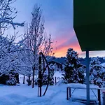 Designferienhaus Altenmarkt Zauchensee Tatil Evi *